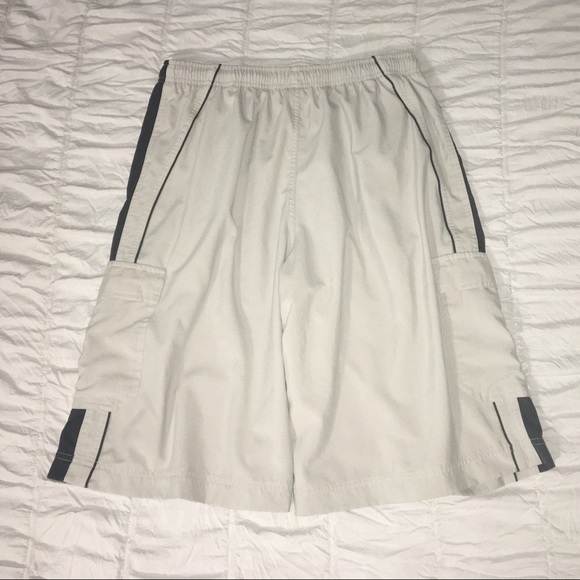 Nike cargo shorts Sz L - Picture 2 of 2